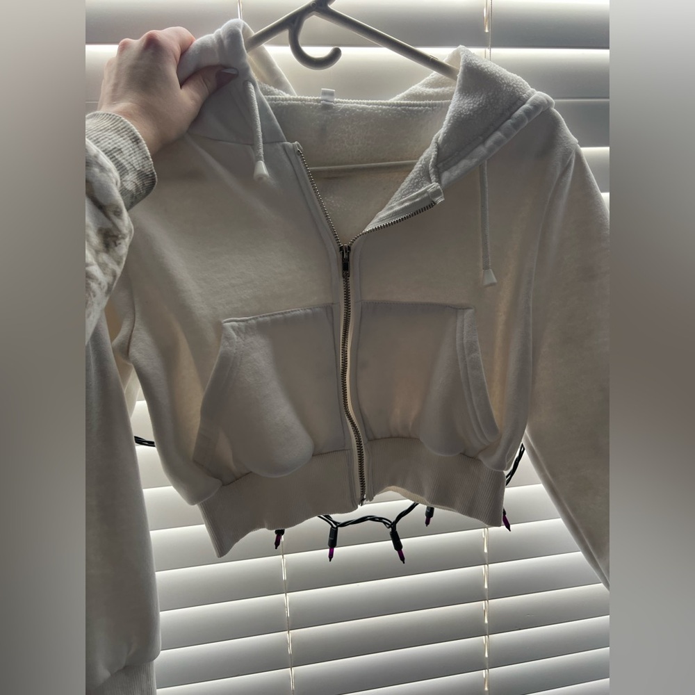White Cropped Zip-Up Hoodie
